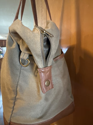 Mossimo Supply Co green canvas overnight bag. #SM  RCD|89194