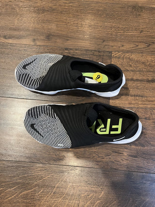 Women's Size 9 Nike Shoes Blk/Grey RCD|117426