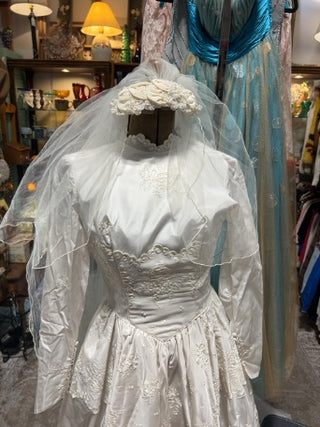 Vintage bridal veil with headpiece