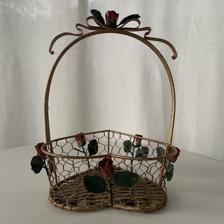 Heart basket w/ metal roses RSV