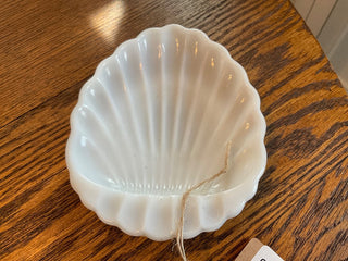 Vint Milkglass Shell Dish White MTS
