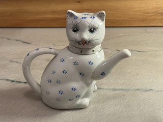 Cat teapot
