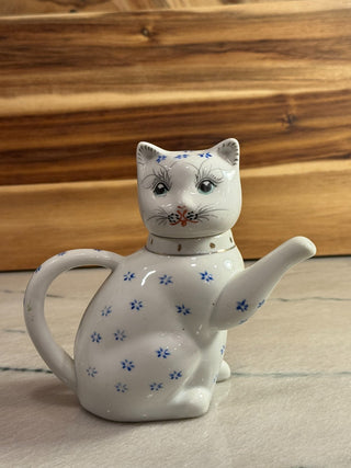 Cat teapot