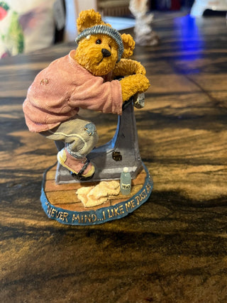 Boyds Bears Style #2277904 "Never Mind I will Buy a Bigger Size" RSV
