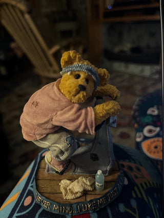 Boyds Bears Style #2277904 "Never Mind I will Buy a Bigger Size" RSV