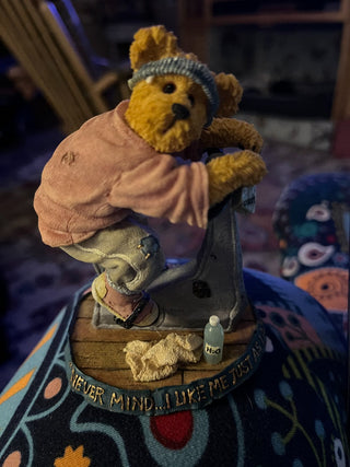 Boyds Bears Style #2277904 "Never Mind I will Buy a Bigger Size" RSV