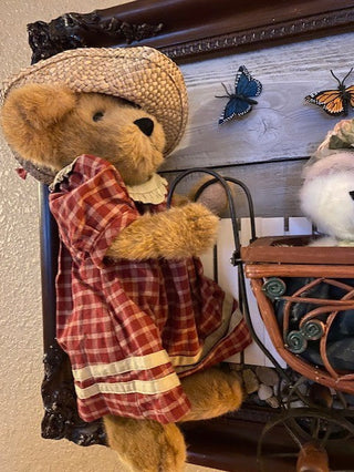 DM: Mom and baby in carriage bearscape