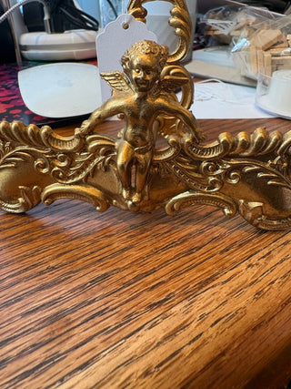 Vtg. Brass easel, ornate w/cherub design, made in Japan, 6.75" x4"