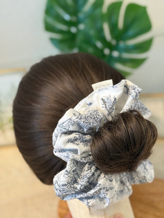 French Toile Scrunchie – Black