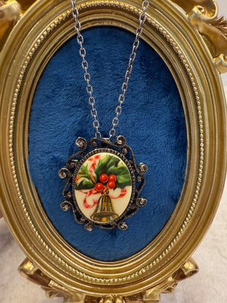 VTG OLD WORLD CHRISTMAS BROOCH PIN HOLLY BERRIES RIBBON BELL Holiday|140218