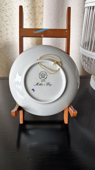 1977 Bing & Grondahl Mother's Day Plate