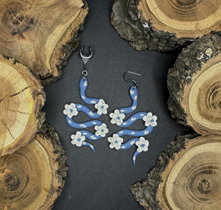 Snake sculped flowers blue white|42132