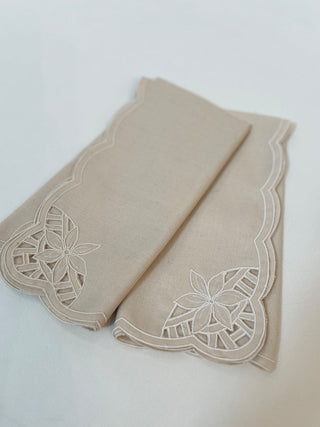 2 linen scalloped napkins