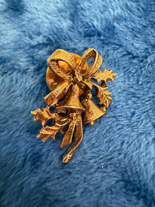 Vintage Christmas Bells Pin Gold Tone Holiday Hat Lapel|140276