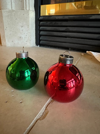 Xmas - Vtg.  Ceramic Xmas Ornament Salt & Pepper Shakers (2) RCD|79043