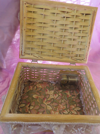 Lace cover Music box MTS