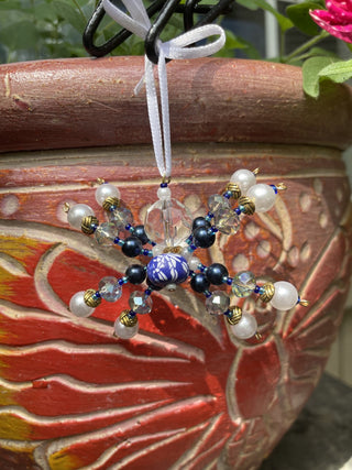 Spider Sun Catcher blue/white flower head|63701
