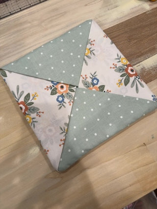 Hot Pad 9.5x9.5 - Green Polka Dots