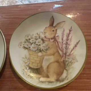 Set of 4  Certified International Susan Winget BunnyTales Easter Bunny Rabbit Plate egg back pack VV MTS
