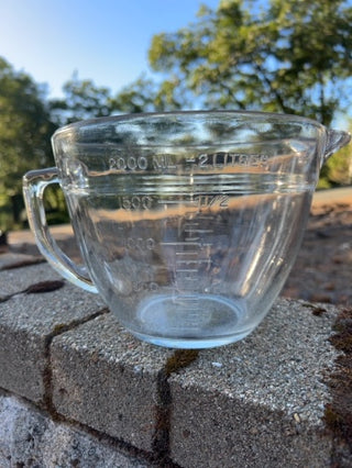 vintage Anchor Hocking 2 Quart (8 Cup) clear glass batter bowl/measuring cup