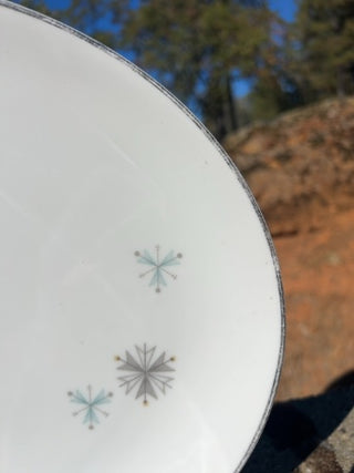 KW 15.75” Sone China MCM starburst/snowflake pattern Platter