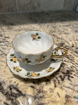 (5) Scalloped Yellow Roses with Gold Trim Tea Cup & Saucer RCD|72043
