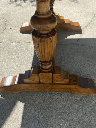 Antique wooden table 3’ x 3’ that extends to 3’ x 5’ rcd