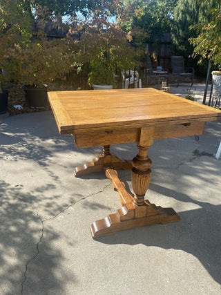 Antique wooden table 3’ x 3’ that extends to 3’ x 5’ rcd
