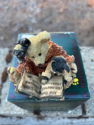ORIGINAL BOX Boyds Bears figurine titled "Agatha & Shelly - Scaredy Cat"