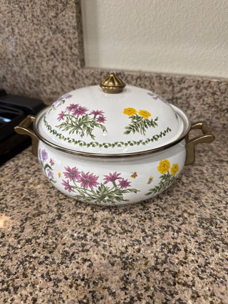 AJ - Enamel Pot Brass Accents MTS|75442