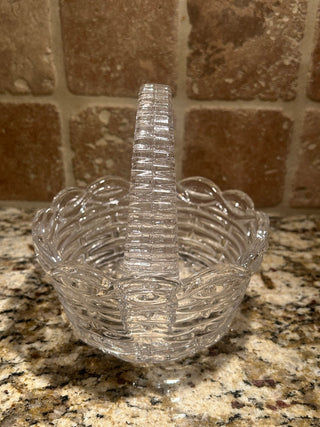 Avon Elegant Glass Basket    MTS