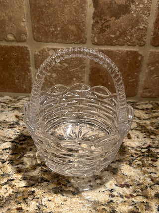 Avon Elegant Glass Basket    MTS