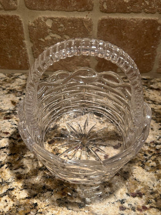Avon Elegant Glass Basket    MTS