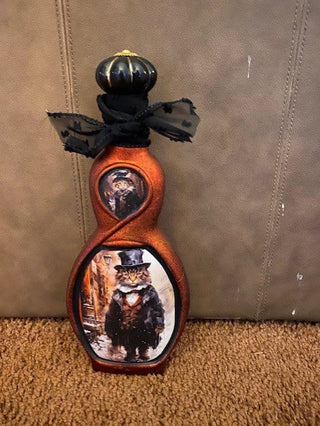 Victorian male cat decor bottle
