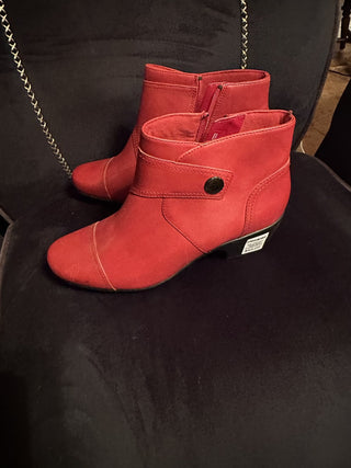 New W/O box Clarks Emily Calle Red Booties size 9.5 #62 VV MTS