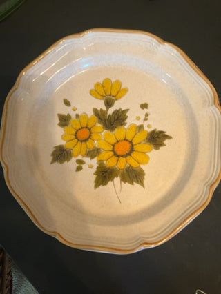 Mikasa Sunny Side dinner plate