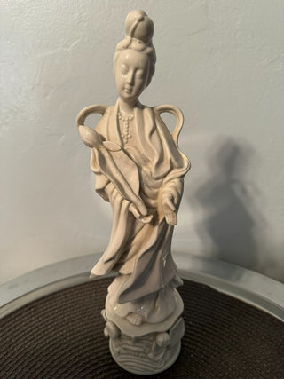 Oriental Porcelain Holds Vine Leaf  MTS