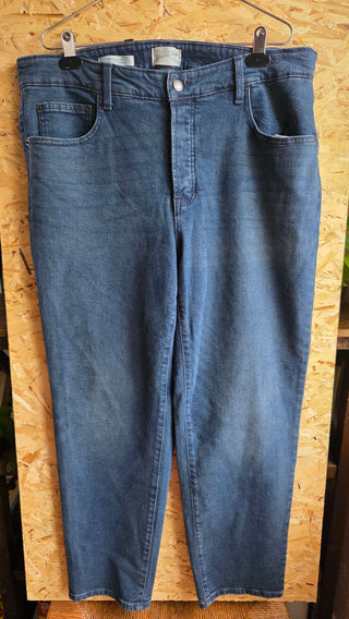 Universal Thread | Mid Rise 80's Slim Jean (17)