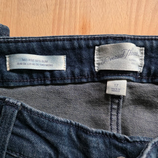 Universal Thread | Mid Rise 80's Slim Jean (17)