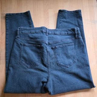 Universal Thread | Mid Rise 80's Slim Jean (17)