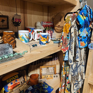 SALE - Men's -  Go Barefoot - Hawaiian Shirt (L)