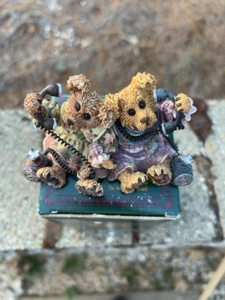 ORIGINAL BOX Boyds Bears & Friends "Alexandra & Belle Telephone Tied" collectible