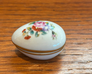 Limoges France White & Gold Floral Bouquet Porcelain Trinket Box 2.5"