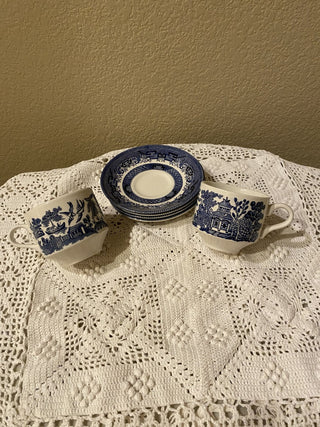 Vtg Churchill "Blue Willow" teacup/saucer set (4)