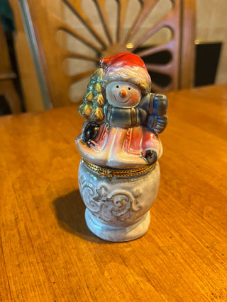 Vintage Porcelain Filagree Snowman Hinged Trinket Box. RSV|123708