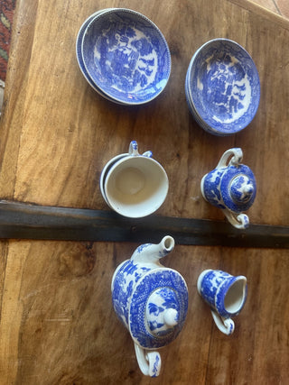 Occupied Japan Blue Willow Miniature Tea set 13 pieces #62 VV MTS