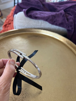 AVON 1970s Silver Hinged Bracelet|53941