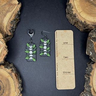 Thin arch glittery black moon phase leaves earrings|48692