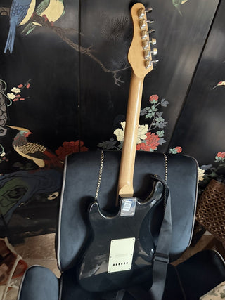 Behringer Electric Guitar Black Strap and Stand #47 VV MTS