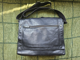 Kenneth Cole REACTION Leather Messenger Bag MTS|94457